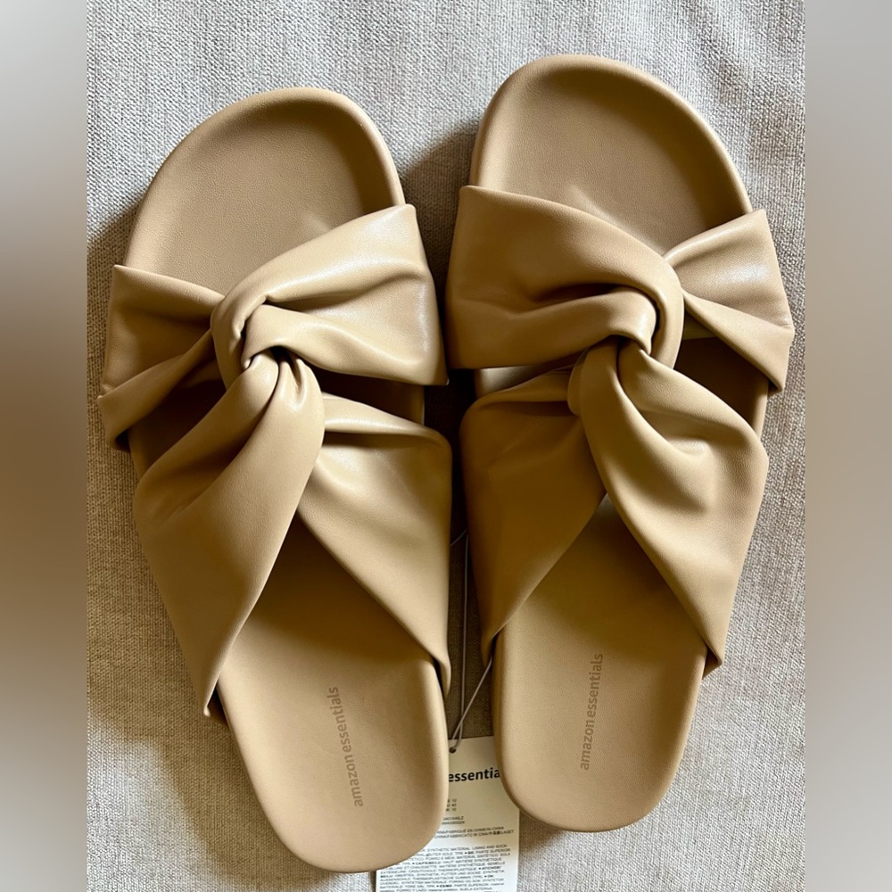Amazon Essentials Women’s Knotted Slide Sandals in Beige - Picture 2 of 3